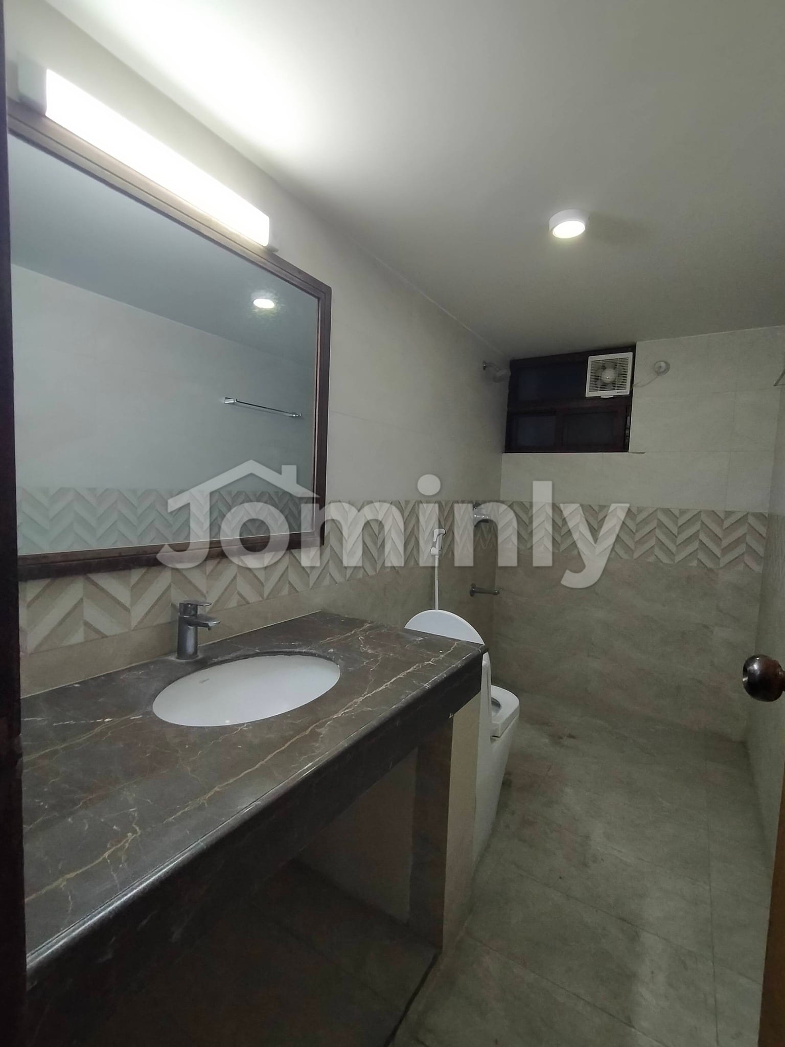 Luxurious 2100 Sft 3-Bedroom Apartment with Servant Quarter for Rent in Gulshan-1 - 2