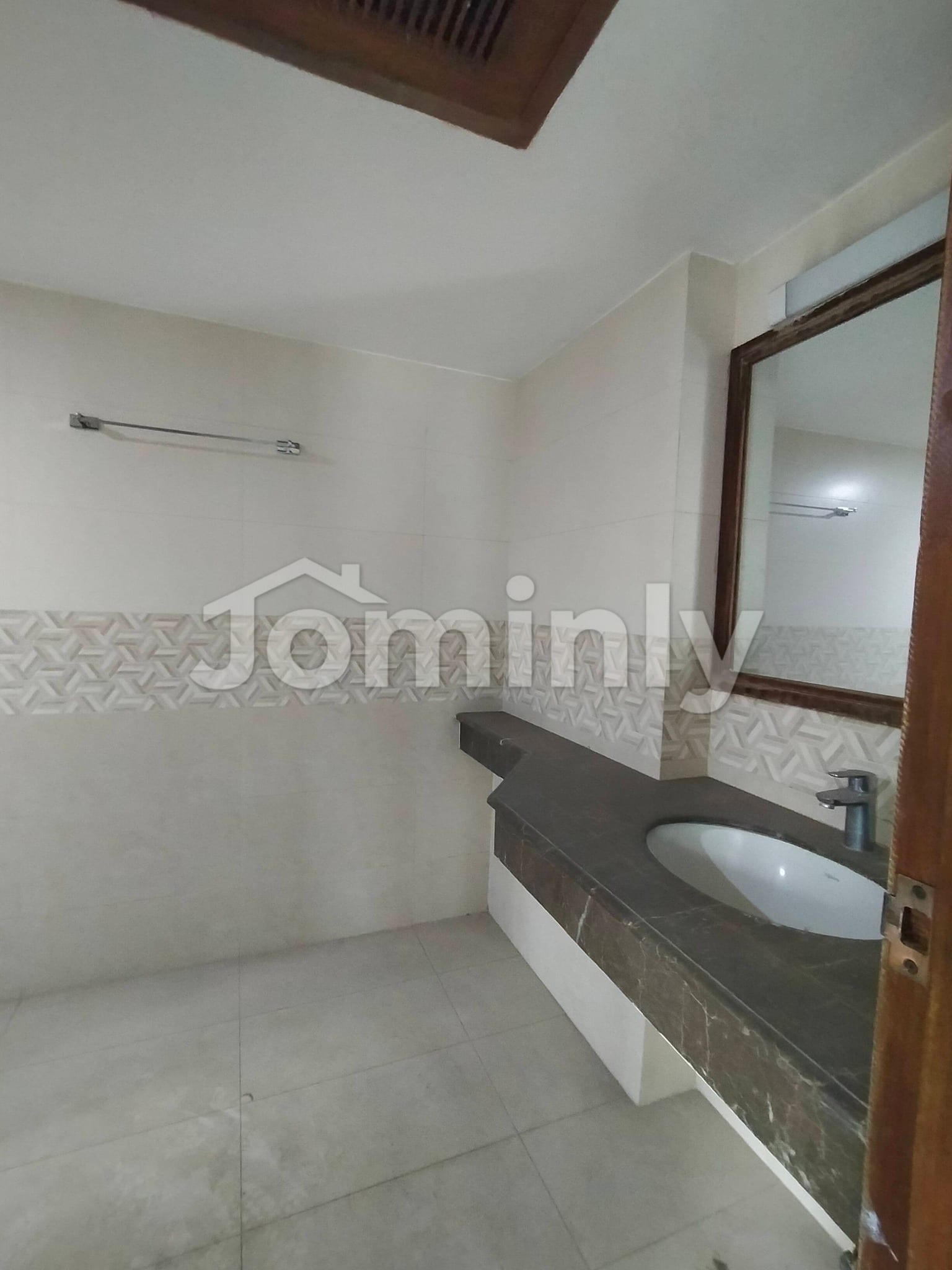 Luxurious 2100 Sft 3-Bedroom Apartment with Servant Quarter for Rent in Gulshan-1 - 3
