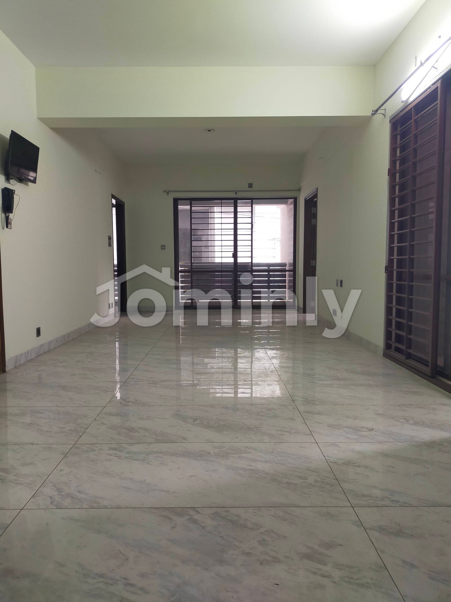 Luxurious 2100 Sft 3-Bedroom Apartment with Servant Quarter for Rent in Gulshan-1 - 4