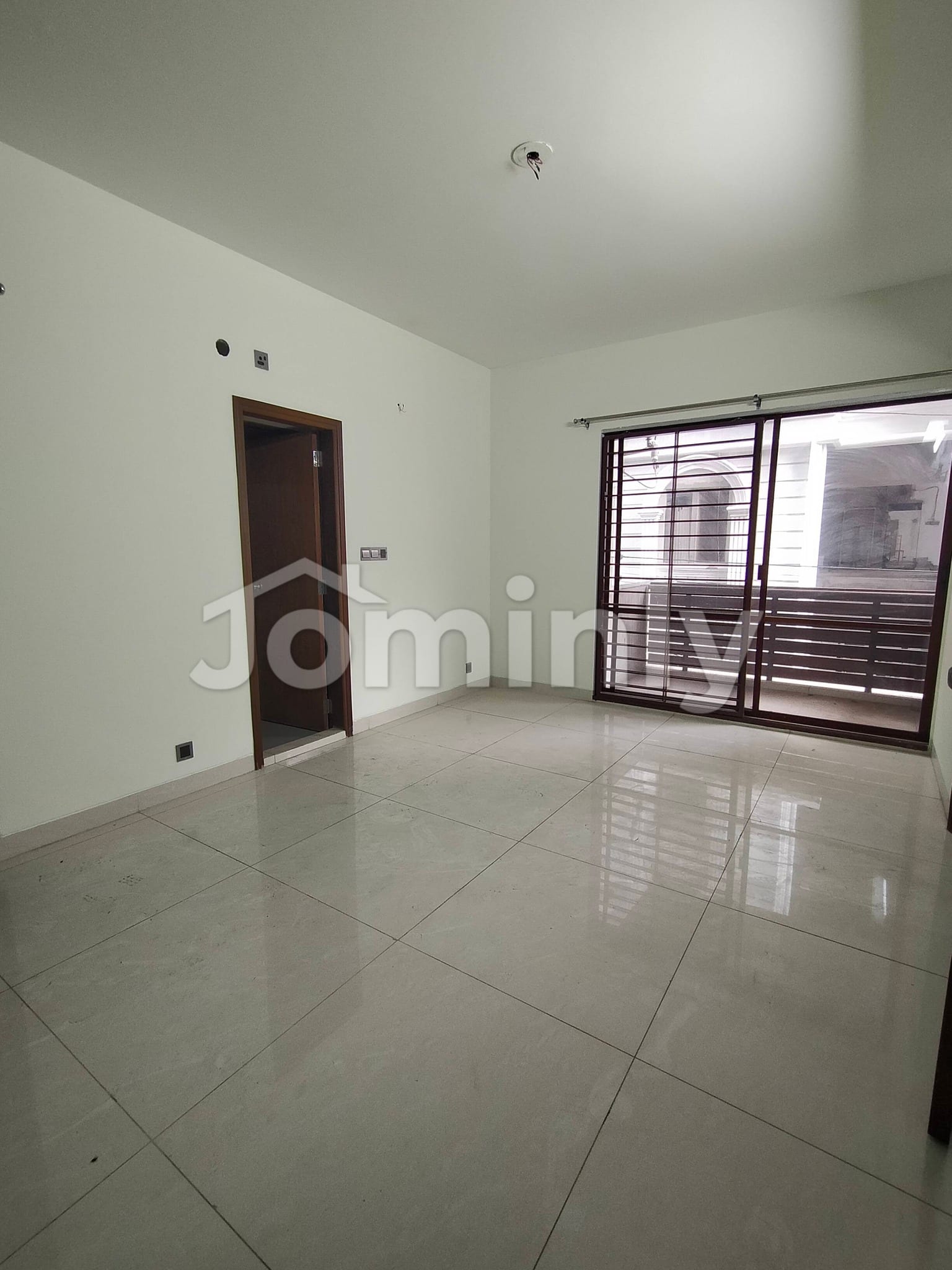 Luxurious 2100 Sft 3-Bedroom Apartment with Servant Quarter for Rent in Gulshan-1 - 5