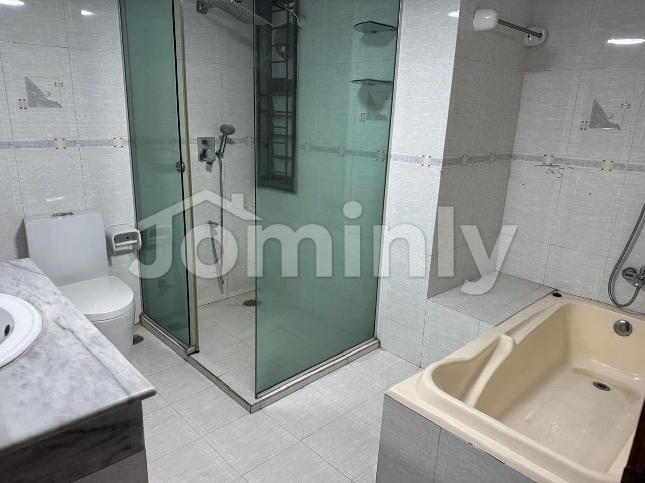 Spacious 3000 Sft 3-Bedroom Premium Apartment for Rent in Gulshan-2 Diplomatic Zone - 3