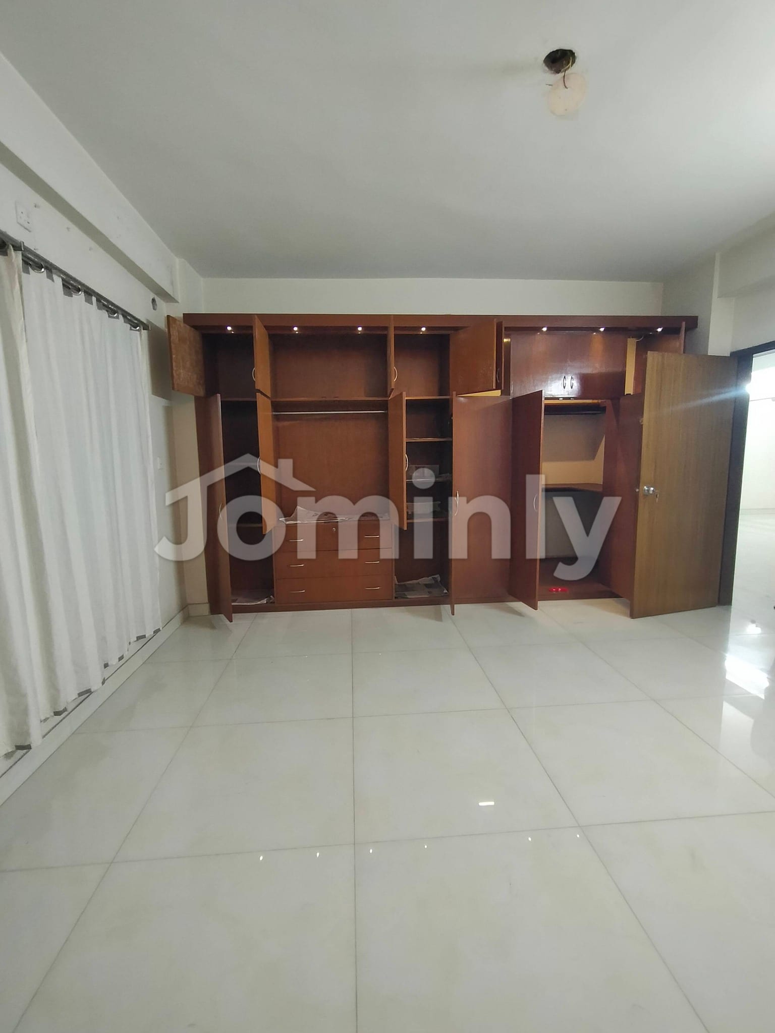 Luxurious 2000 Sft 3-Bedroom Apartment with Servant Quarter for Rent in Banani South