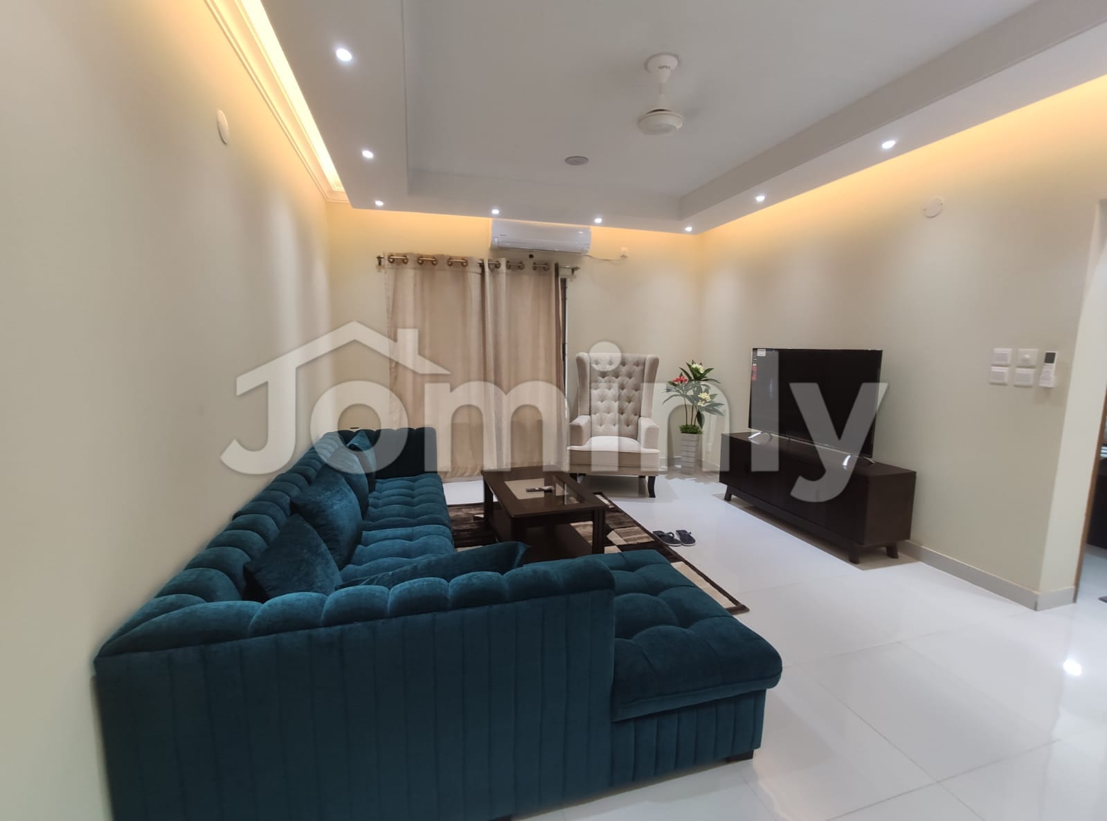Luxurious 2400 Sft 3-Bedroom Elite Apartment with 2 Car Parkings for Rent in North Gulshan