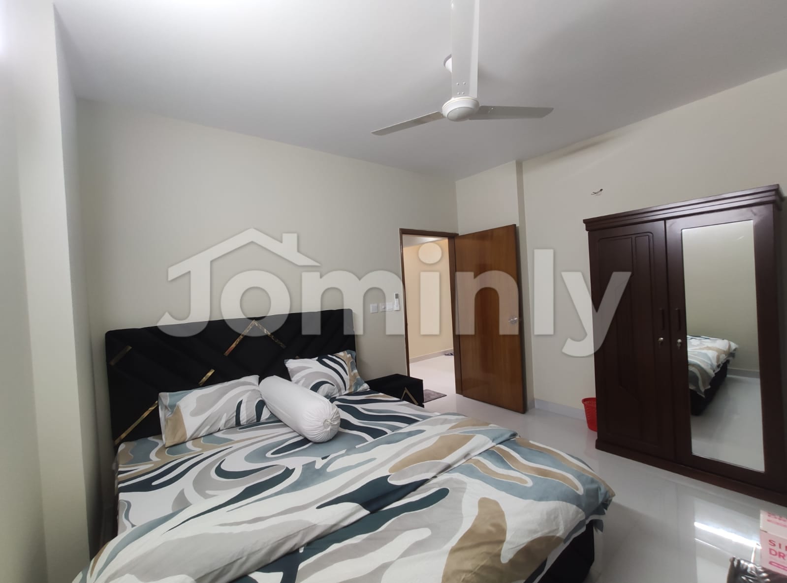 Luxurious 2400 Sft 3-Bedroom Elite Apartment with 2 Car Parkings for Rent in North Gulshan - 3