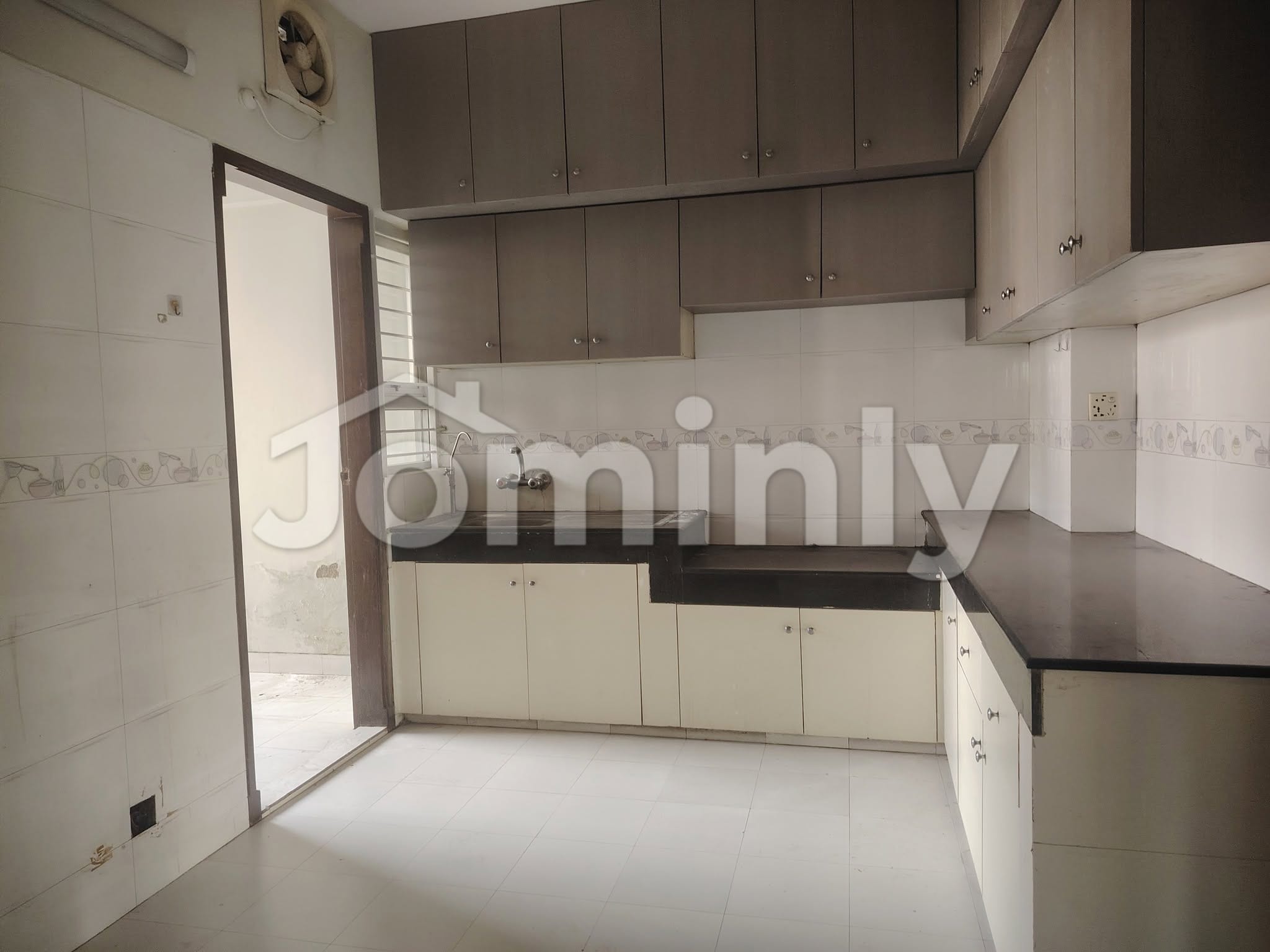 North-Facing Residential Flat on 11th Floor with Car Parking for Sale at Bangla Motor Next to Dhaka Bank - 4