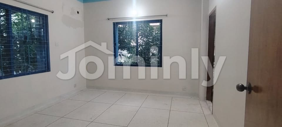 Residential Flat on First Floor with Car Parking for Sale at Dhanmondi Road 4/A West - 3