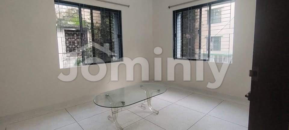 Residential Flat on First Floor with Car Parking for Sale at Dhanmondi Road 4/A West - 4