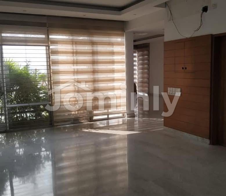 Highly Sophisticated 8,500 SQFT Lake-View Duplex Luxury Apartment for Sale at North Gulshan 2