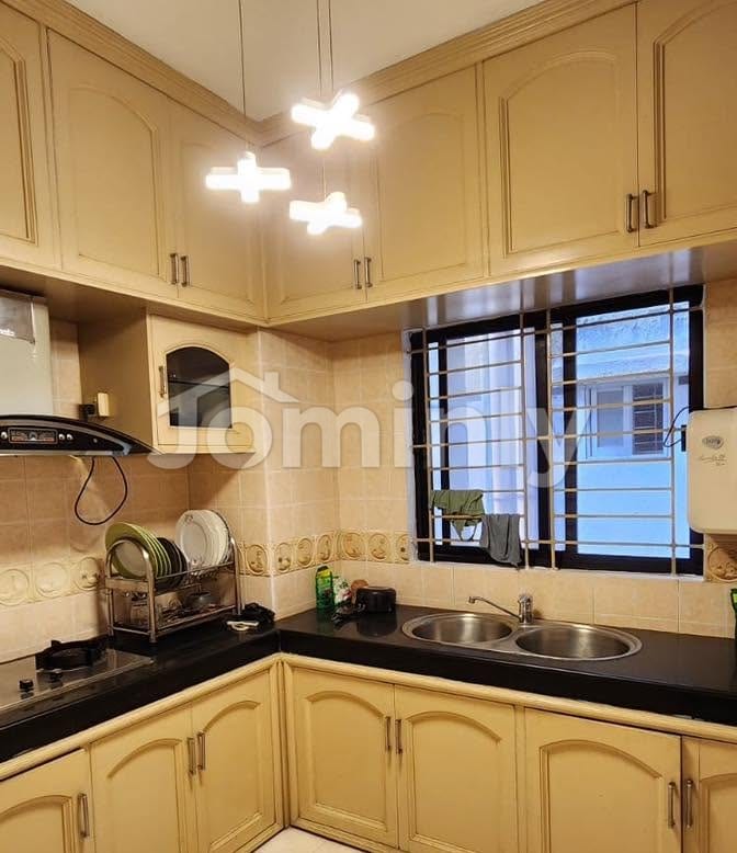 South-Facing 1,500 SQFT Single-Unit Used Flat on Third Floor for Sale at Baridhara Diplomatic Zone - 3