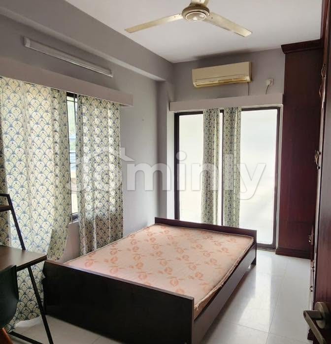 South-Facing 1,500 SQFT Single-Unit Used Flat on Third Floor for Sale at Baridhara Diplomatic Zone - 4