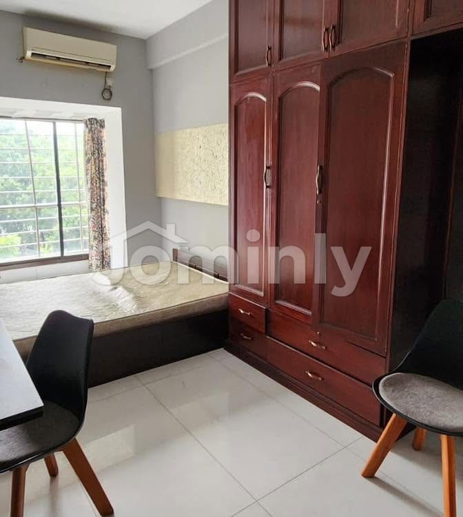 South-Facing 1,500 SQFT Single-Unit Used Flat on Third Floor for Sale at Baridhara Diplomatic Zone - 5