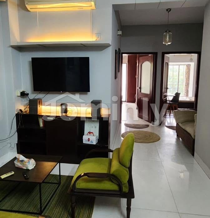 South-Facing 1,500 SQFT Single-Unit Used Flat on Third Floor for Sale at Baridhara Diplomatic Zone