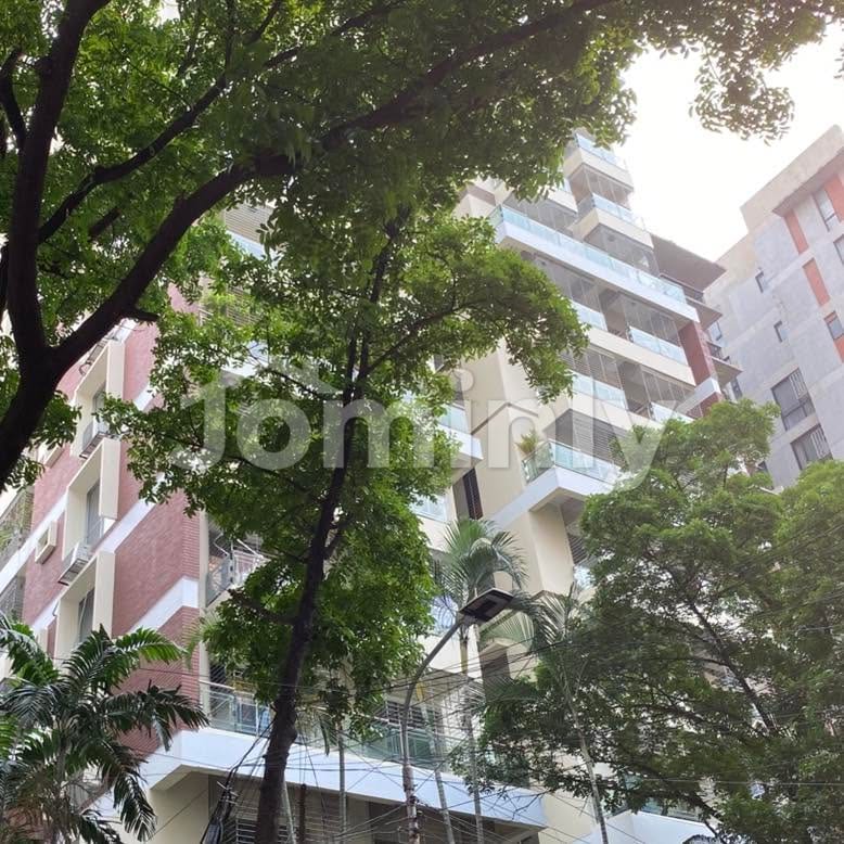 Elite 2,400 SQFT 4 BHK Residential Flat on Fifth Floor for Sale at North Banani
