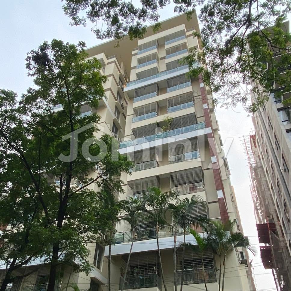 Elite 2,400 SQFT 4 BHK Residential Flat on Fifth Floor for Sale at North Banani - 2