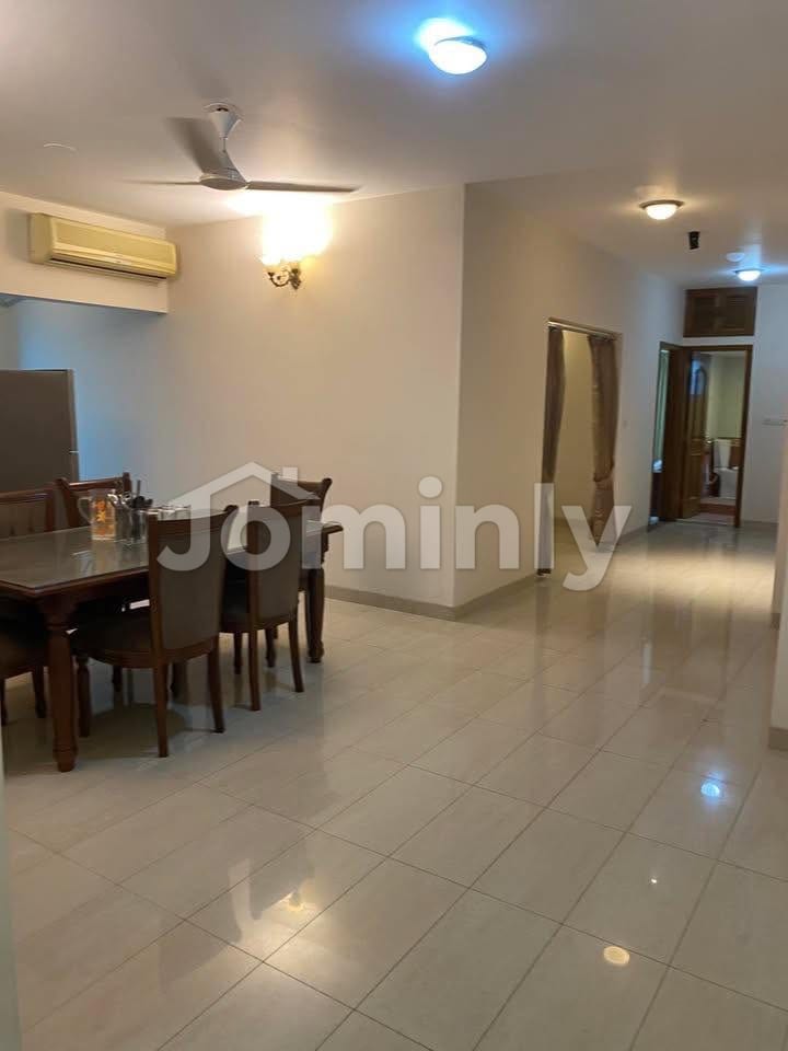 East-Facing 2,700 SQFT 3 BHK Used Flat on Eighth Floor for Sale at Gulshan 2 Near Azad Mosque - 2