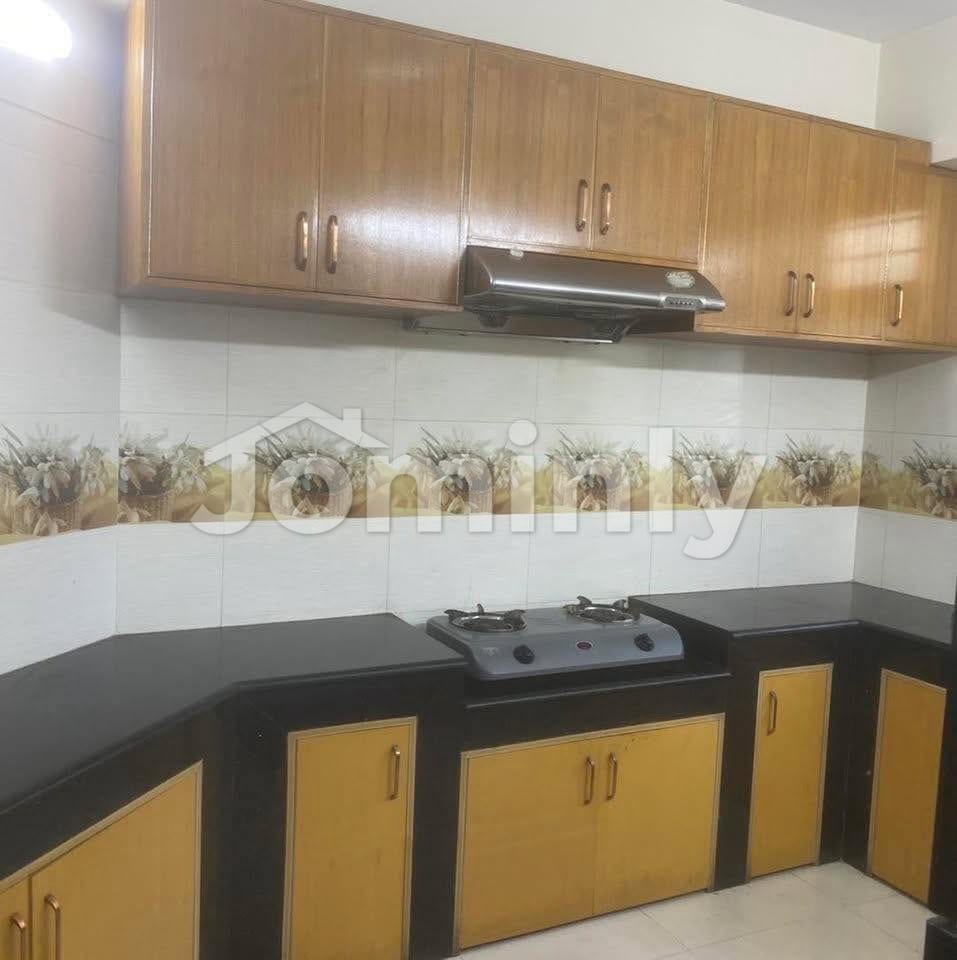 East-Facing 2,700 SQFT 3 BHK Used Flat on Eighth Floor for Sale at Gulshan 2 Near Azad Mosque - 4