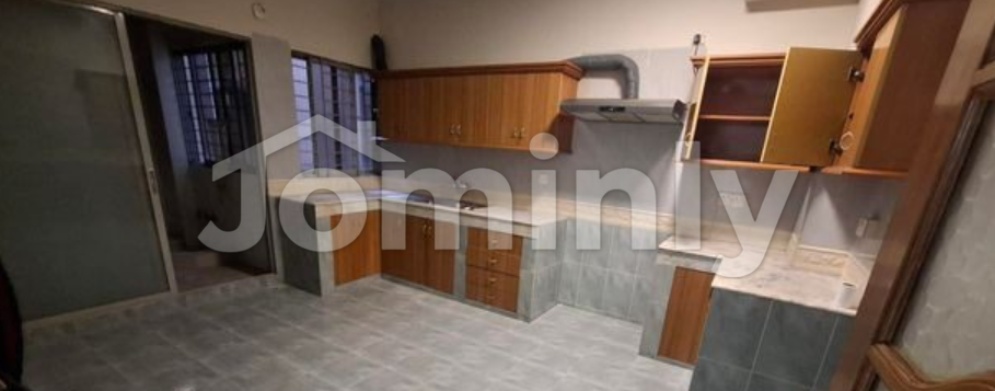3,500 Sft 4 BHK Used Apartment with 2 Car Parkings on a 2016-Built Tower at Gulshan 2 - 2
