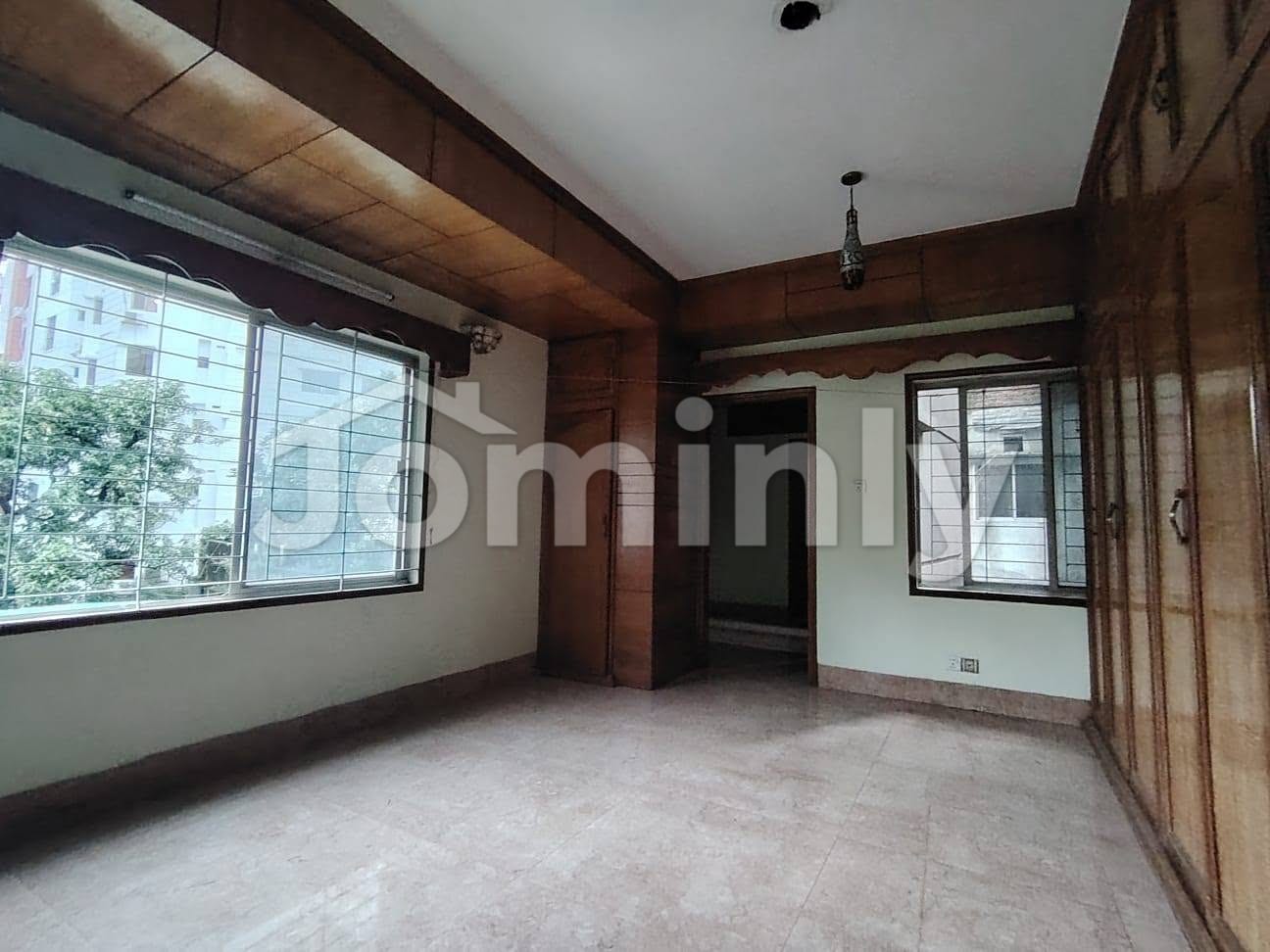 1,500 SFT 3 BHK Ready Apartment with Car Parking & Titas Gas Near Keari Plaza at Dhanmondi 8/A - 3