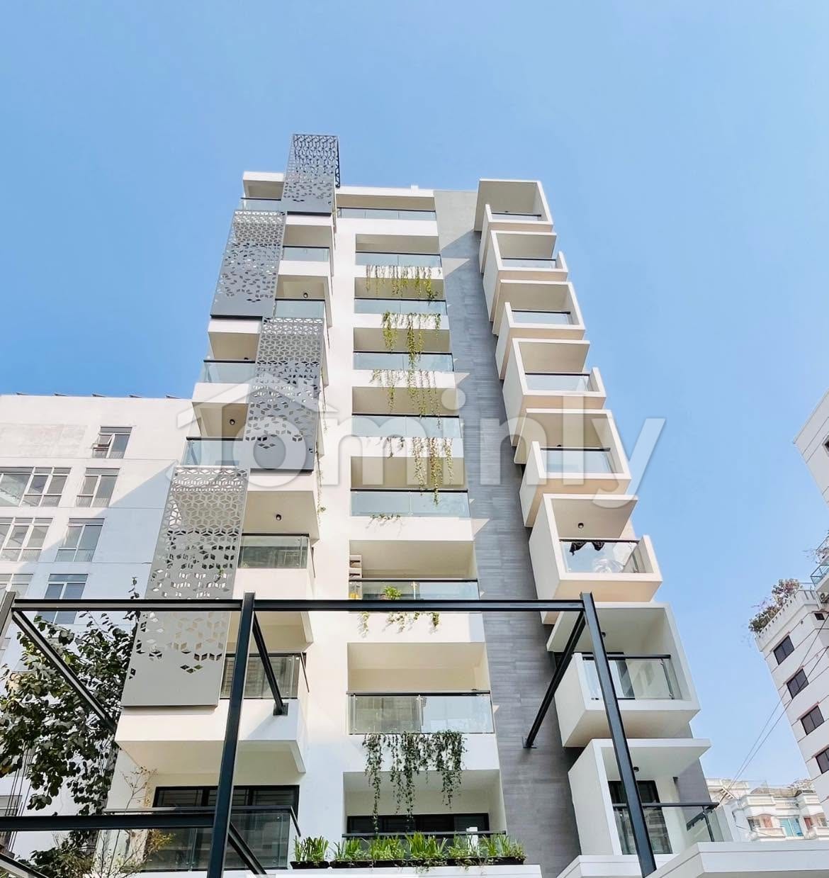 Brand New Sheltech 1,835 Sft 3 BHK Luxurious Apartment on the 7th Floor with Parking at Bashundhara R/A - 4