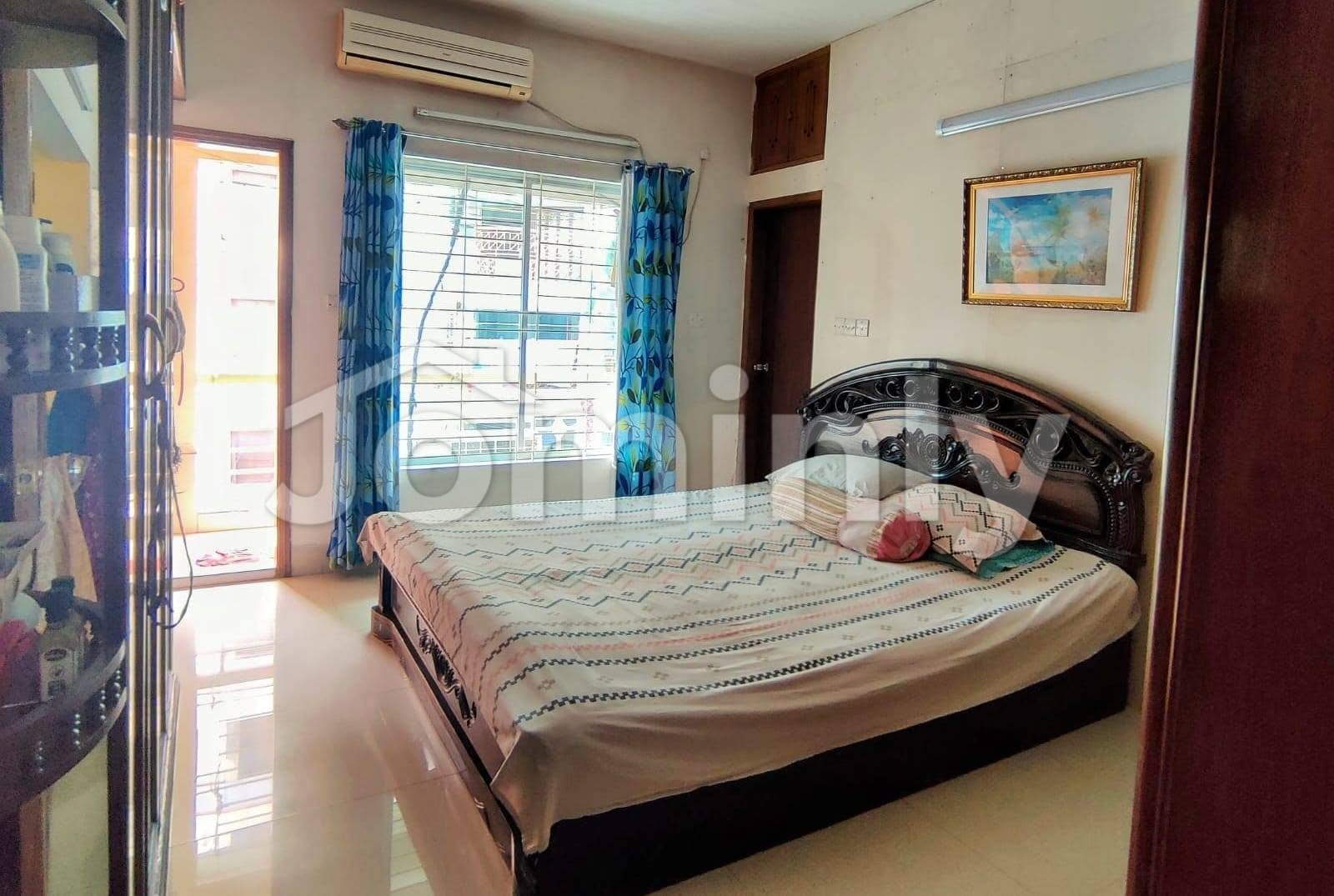 1,880 Sqft 3 BHK Used Apartment with Titas Gas & Parking for Sale at Paribagh Near BSMMU - 3