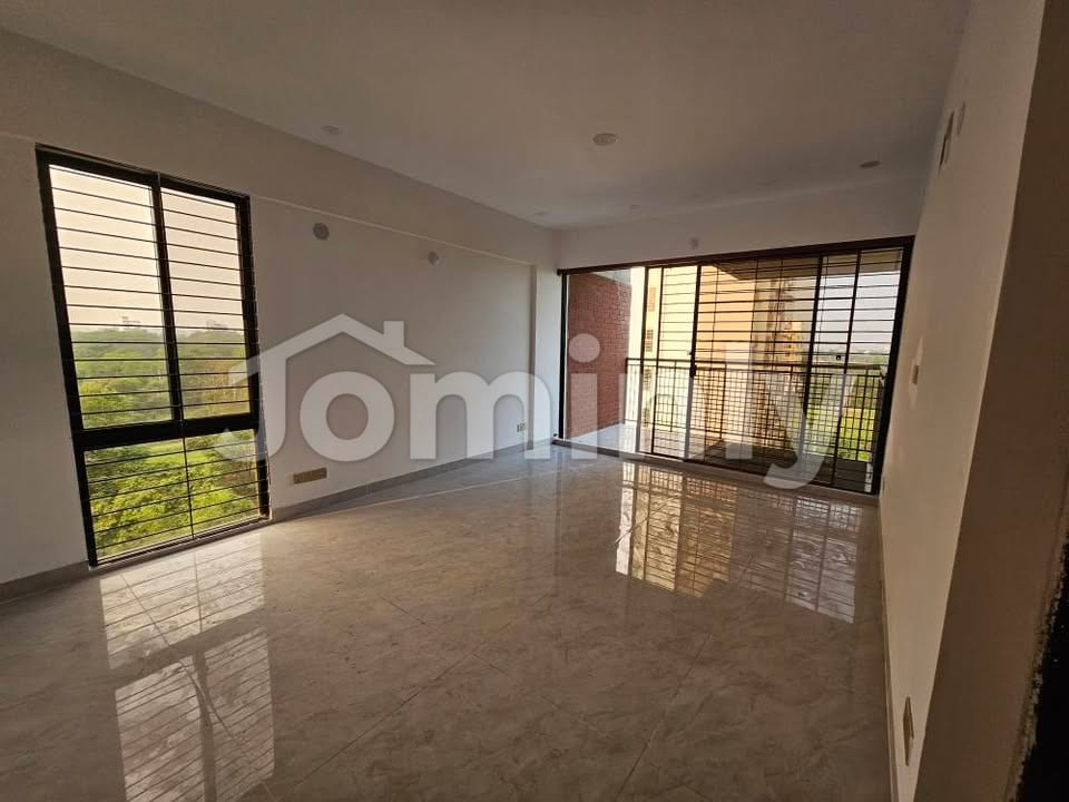 Single Unit 2,100 Sqft 3 BHK West-Facing Brand New Apartment for Sale at United City, Madani Avenue 100 Feet