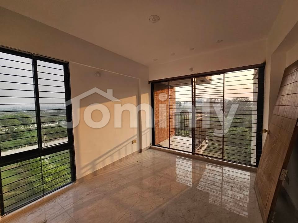 Single Unit 2,100 Sqft 3 BHK West-Facing Brand New Apartment for Sale at United City, Madani Avenue 100 Feet - 2