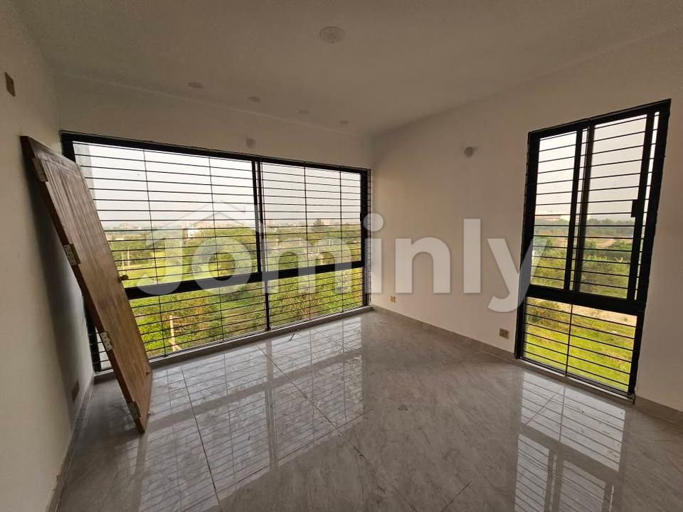 Single Unit 2,100 Sqft 3 BHK West-Facing Brand New Apartment for Sale at United City, Madani Avenue 100 Feet - 4