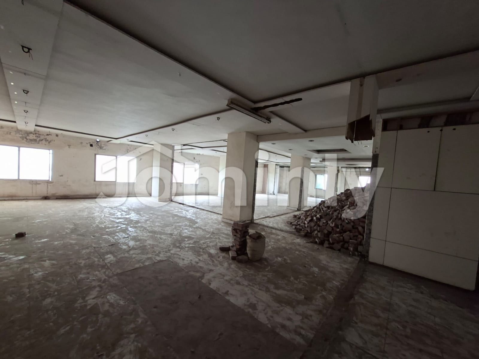 Massive 14,000 Sqft Ground Floor Commercial Space for Rent at J-Block, Baridhara (Ideal for Clinic, Showroom, or Supershop) - 3