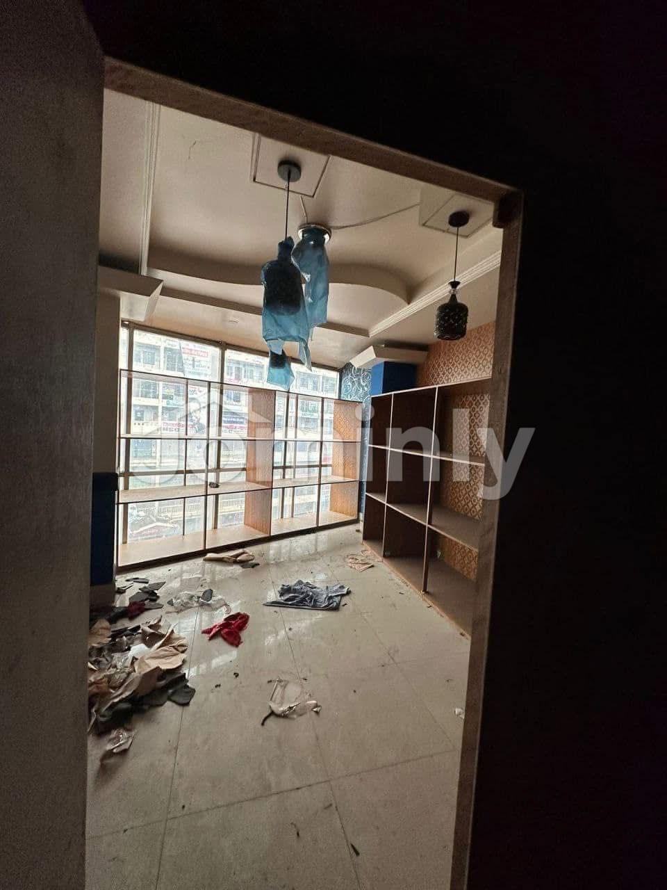 Open-Floor 4,600 Sqft 4th Floor Ready Commercial Space for Rent in Mirpur (Ideal for Corporate Office/MNC) - 2