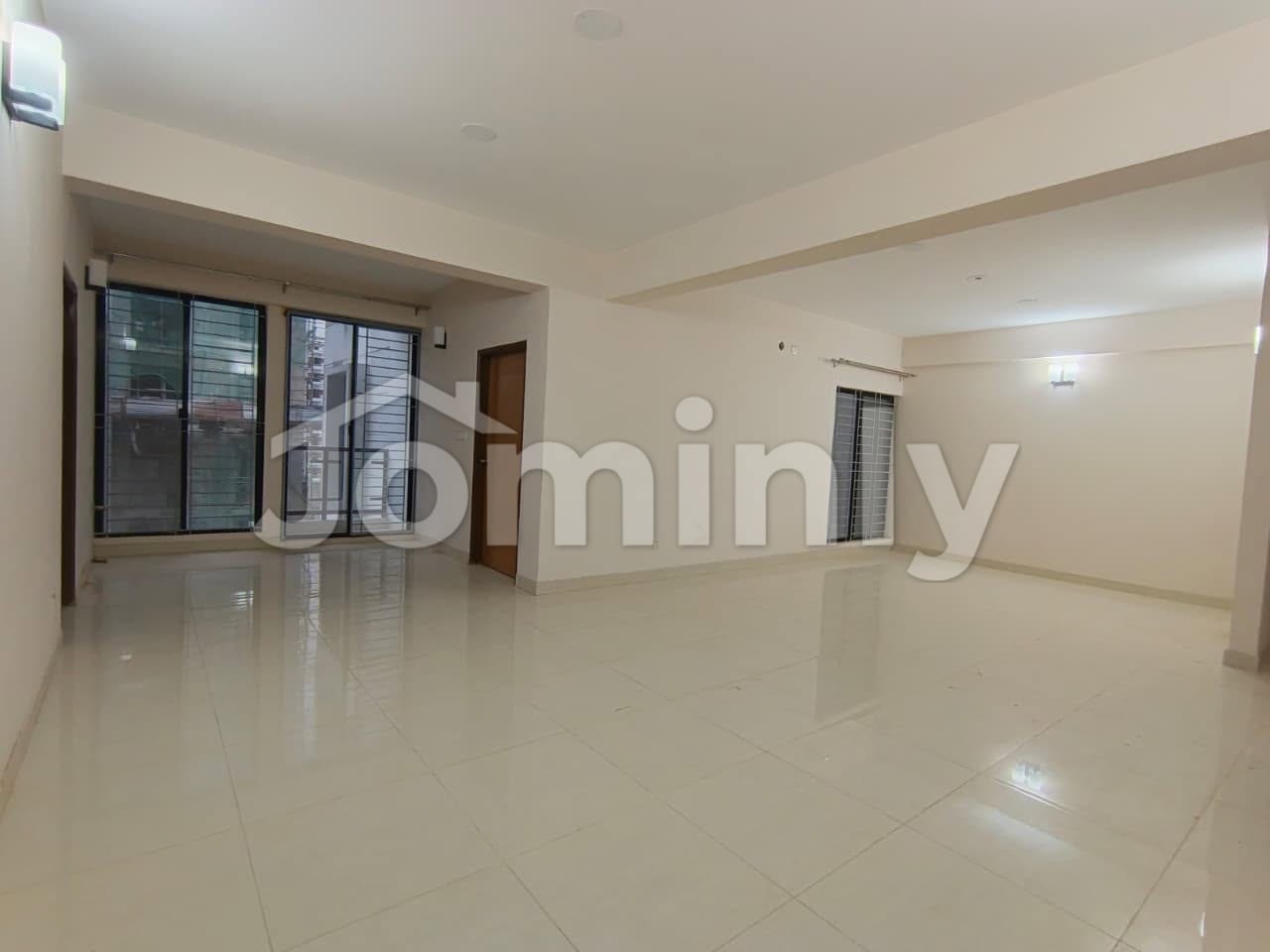 4th Floor South-Facing 4-Bedroom with Parking Spacious Apartment for Rent at Bashundhara R/A - 2