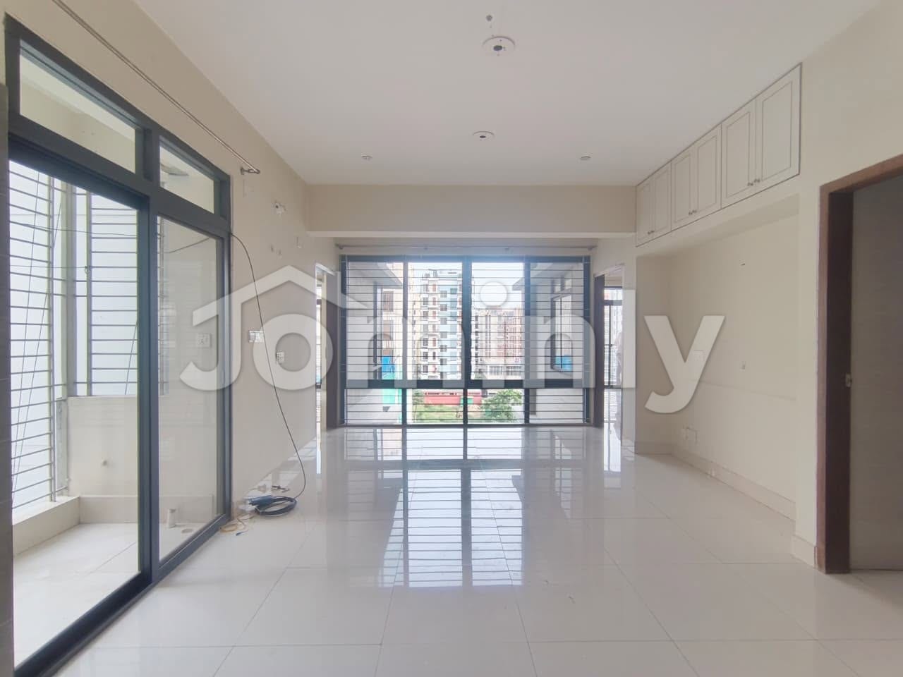 1850 Sqft 5th Floor South Facing Flat for Rent at Bashundhara R/A