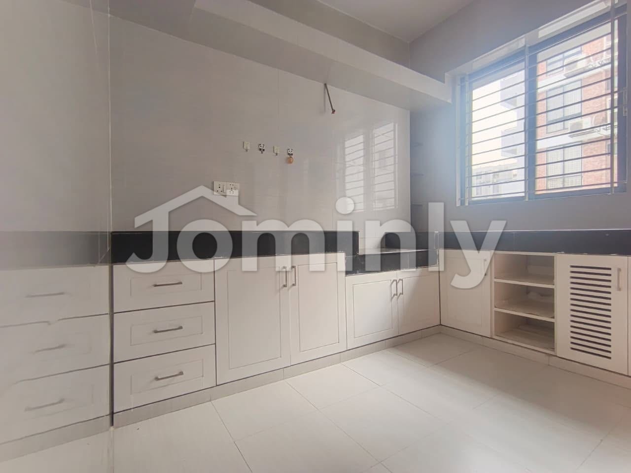 1850 Sqft 5th Floor South Facing Flat for Rent at Bashundhara R/A - 3