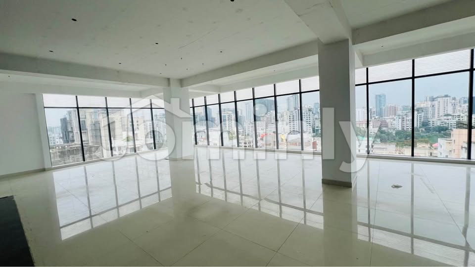 3150 Sqft Premium Commercial Open Space with Elephant Floor Finish for Rent at Banani