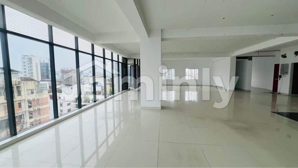 3150 Sqft Premium Commercial Open Space with Elephant Floor Finish for Rent at Banani - 2