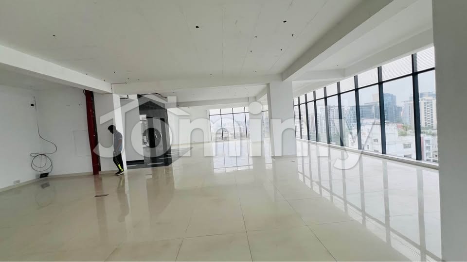 3150 Sqft Premium Commercial Open Space with Elephant Floor Finish for Rent at Banani - 3