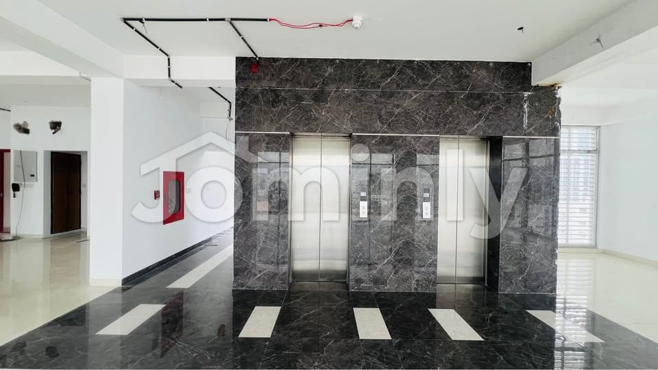 3150 Sqft Premium Commercial Open Space with Elephant Floor Finish for Rent at Banani - 5