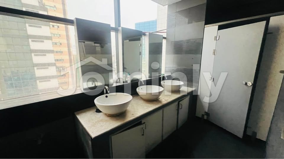6000 Sqft Central AC Corporate Open Layout Commercial Floor with 3 Lifts for Rent at Gulshan - 3