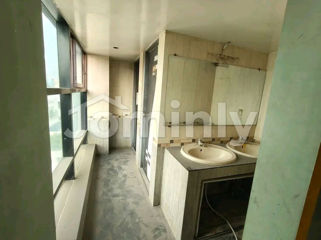 Premium 2000 Sft Commercial Space for Rent in Banani – Ideal for Office, Parlor, or Salon - 5