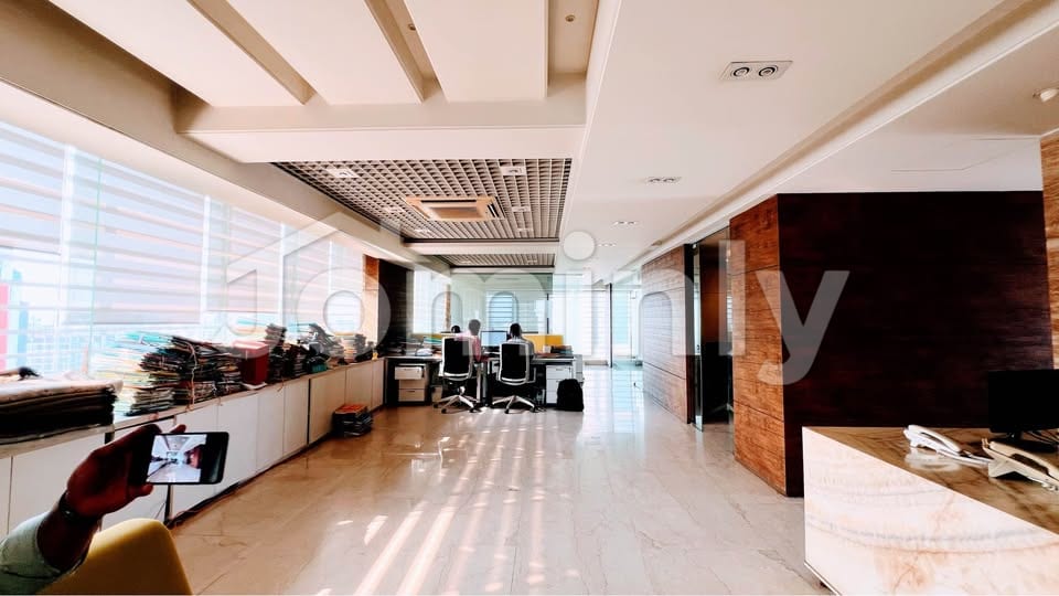 12th Floor 2400 Sqft Semi-Furnished Corporate Space with Marble Flooring for Rent at Banani
