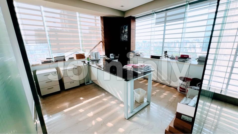 12th Floor 2400 Sqft Semi-Furnished Corporate Space with Marble Flooring for Rent at Banani - 4