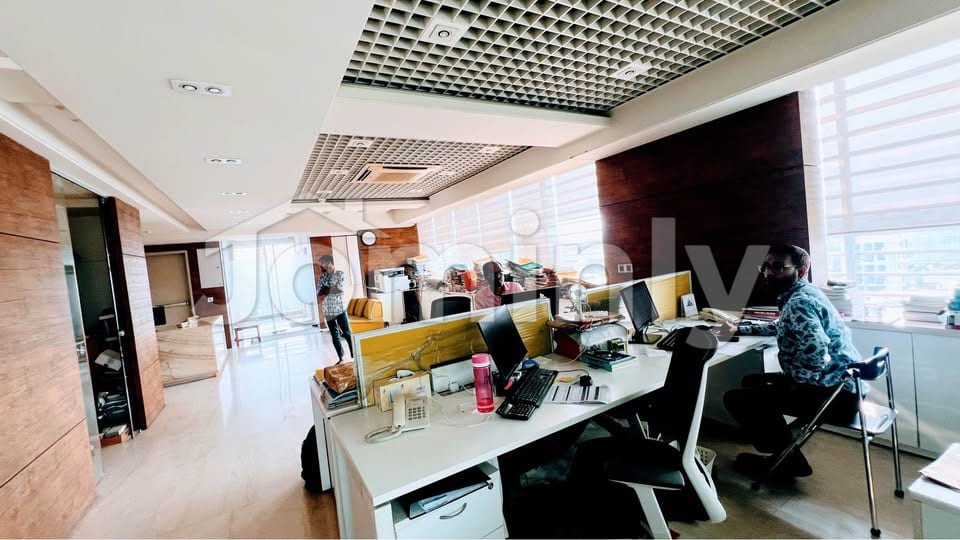 12th Floor 2400 Sqft Semi-Furnished Corporate Space with Marble Flooring for Rent at Banani - 5