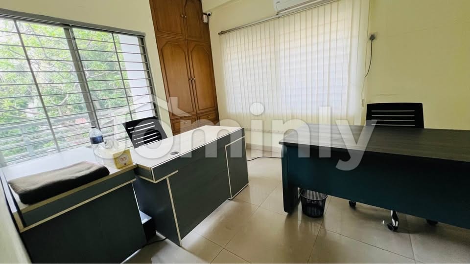 3rd Floor 2300 Sqft Semi-Furnished Corporate Office Space for Rent at Banani - 3