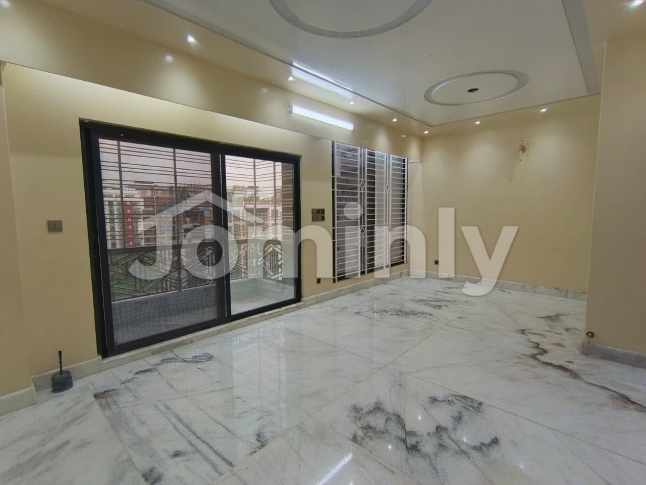 3000 Sqft 5-Bedroom South-Facing Luxury Duplex Apartment for Rent at Bashundhara R/A - 4