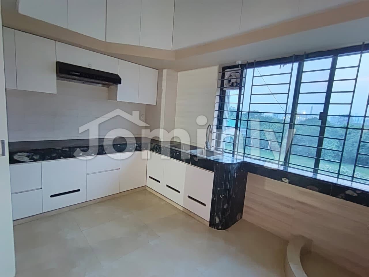 1st Floor 2300 Sqft South-Facing Semi-Furnished Apartment with Servant Washroom for Rent at Bashundhara R/A - 4