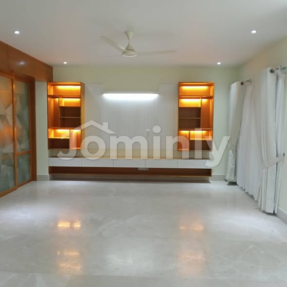 10th Floor 5100 SQFT Luxurious Semi-Furnished South-Facing Apartment for Rent at North Gulshan - 3