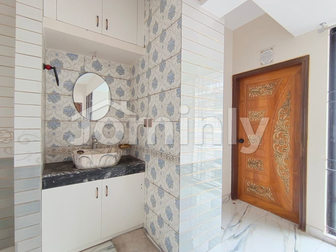 5th Floor 1662 SQFT South-Facing 3-Bedroom Family Apartment for Rent at Bashundhara R/A - 5