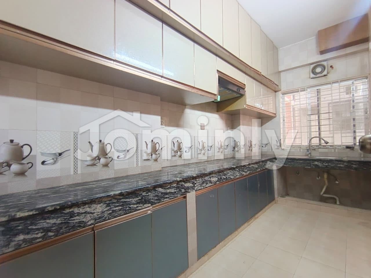 5th Floor 1980 SQFT South-Facing 4-Bedroom Family Apartment for Rent at Bashundhara R/A - 4