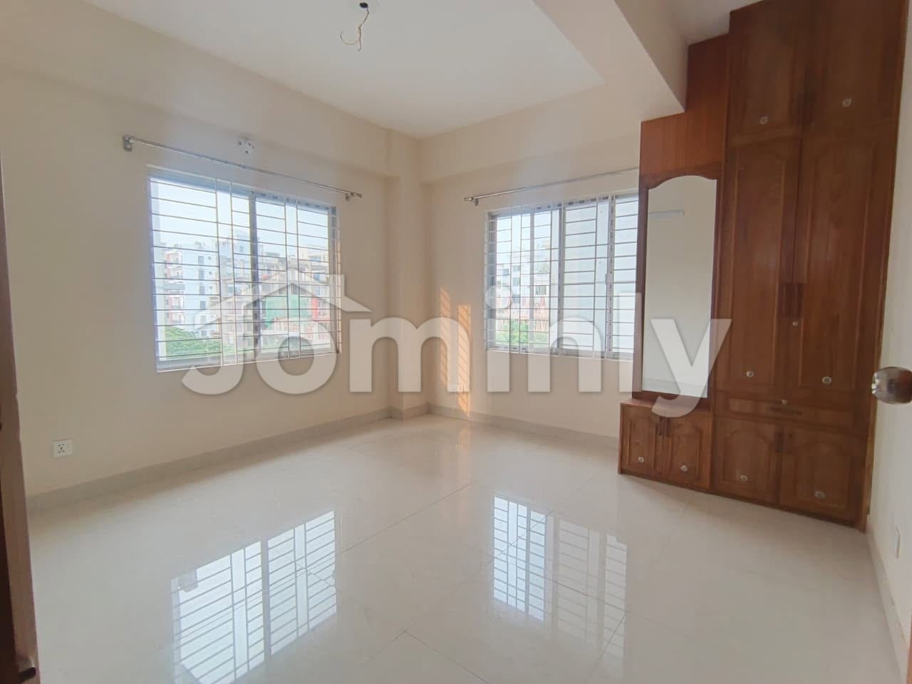 5th Floor 1980 SQFT South-Facing 4-Bedroom Family Apartment for Rent at Bashundhara R/A - 5