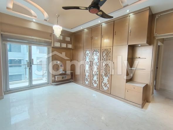 2200 SQFT Semi-Furnished Spacious Apartment for Rent | Bashundhara R/A | 8th Floor | South-Facing | 4-Bedroom (Family Only) - 3