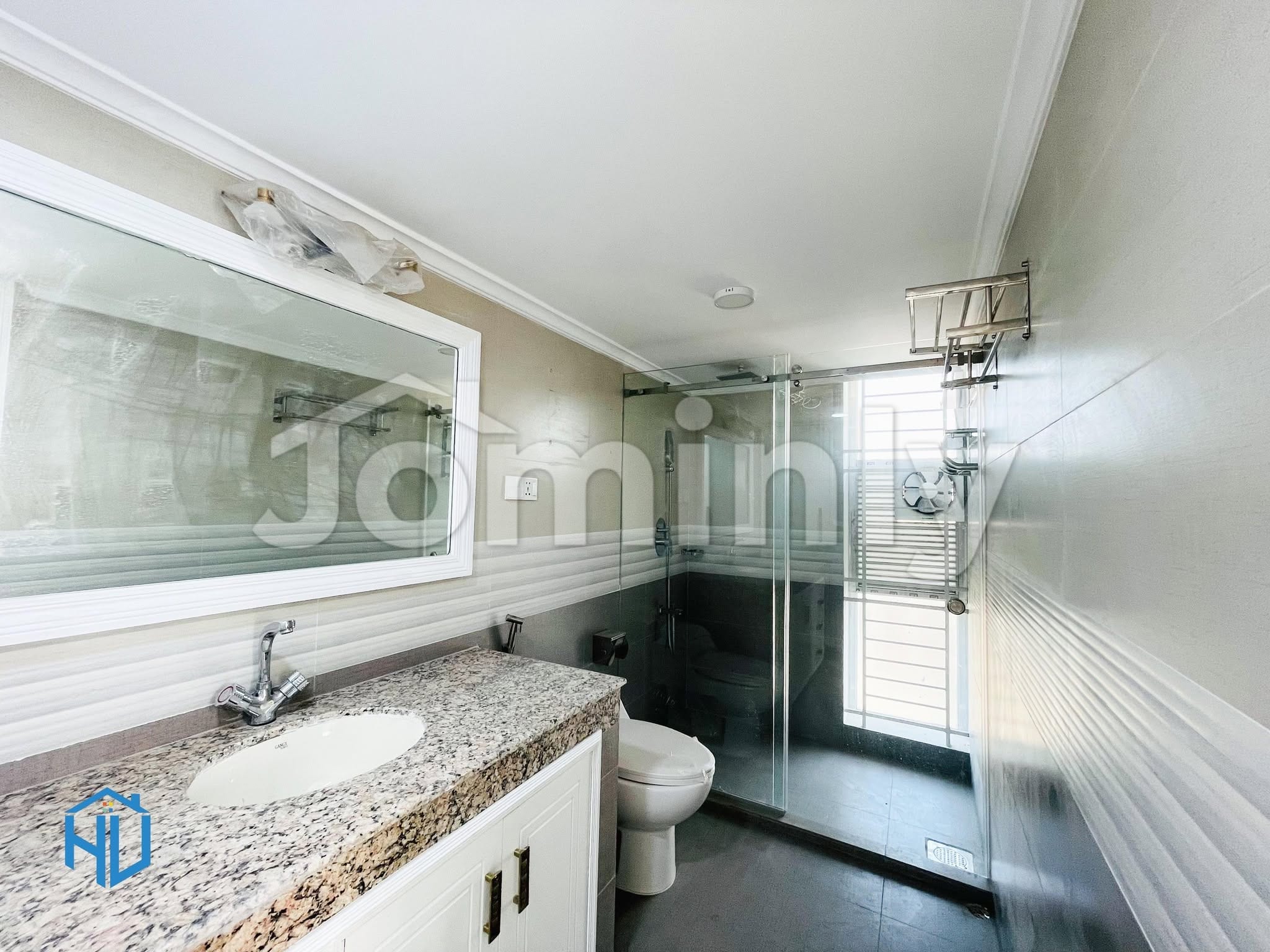 1950 SQFT Luxury Semi-Furnished Apartment for Rent | Bashundhara R/A | 4th Floor | North-Facing | 3-Bedroom - 5